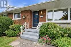 2 GLENGROVE CIRCLE | St. Catharines Ontario | Slide Image Three