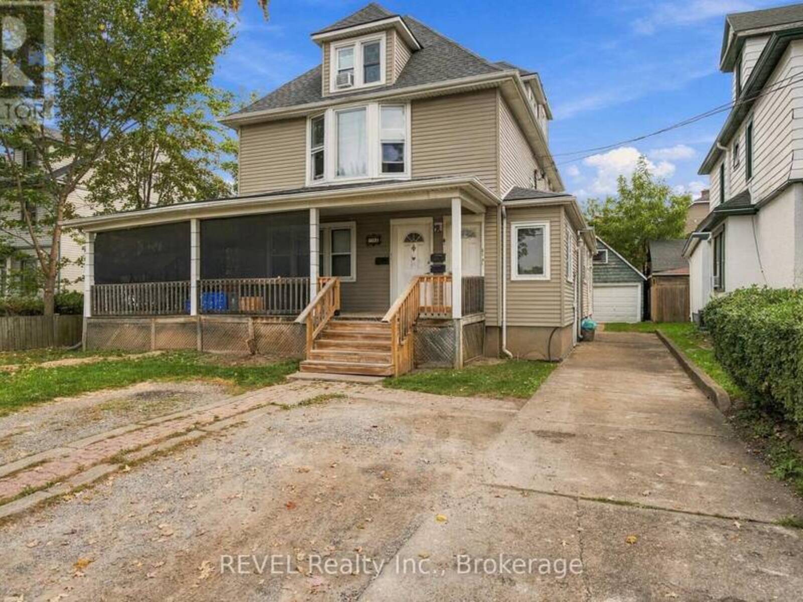 132 HELLEMS AVENUE, Welland, Ontario L3B 3B3