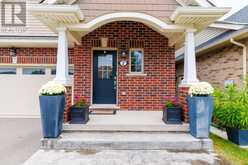 7 KENMAR COURT | St. Catharines Ontario | Slide Image Three