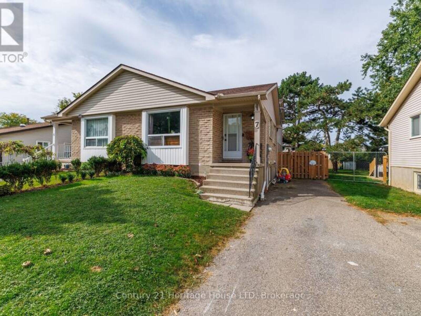 7 MCNICHOLL CIRCLE, St. Catharines, Ontario L2N 7C5