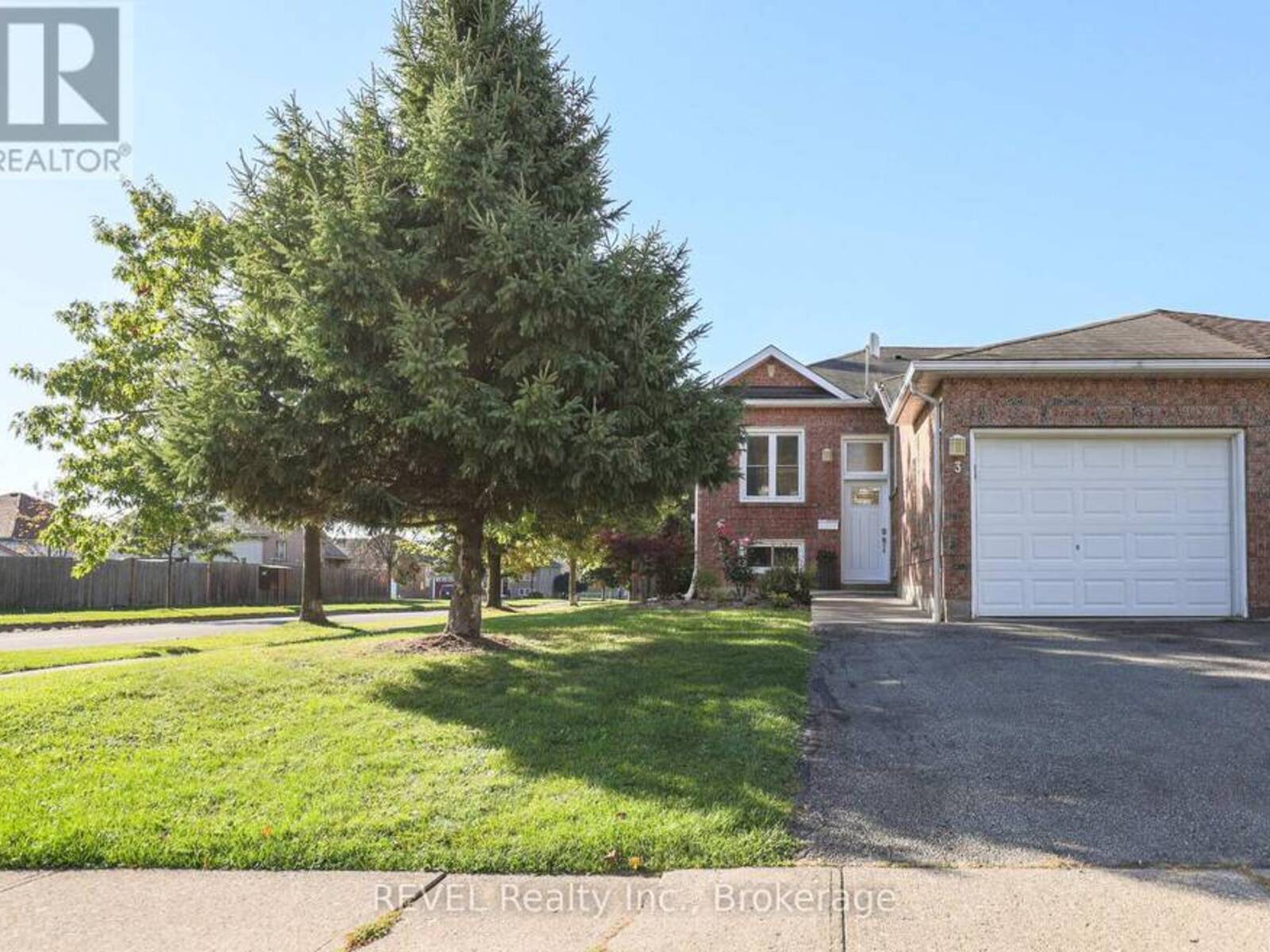 3 JACKSON COURT W, Welland, Ontario L3C 7G2