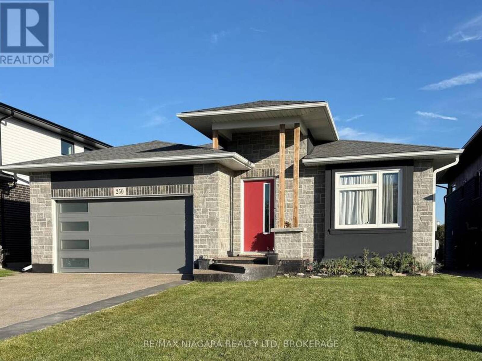 250 COLBECK DRIVE, Welland, Ontario L3C 0B4