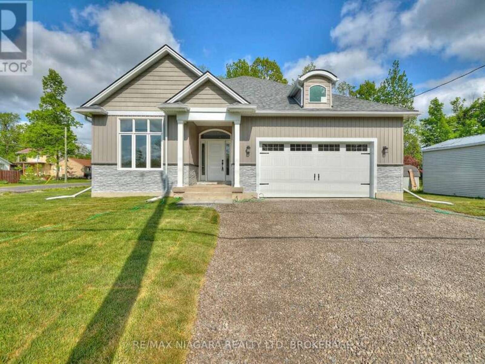 196 BERNARD AVENUE, Fort Erie, Ontario L0S 1N0