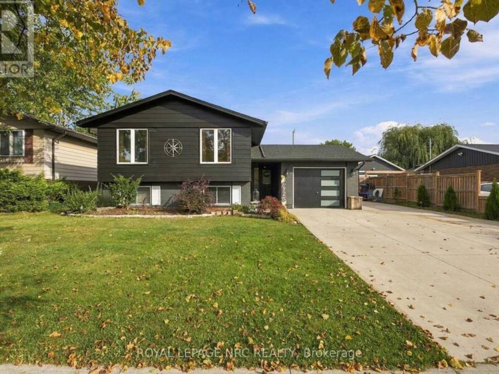 26 PINEHURST DRIVE, Welland, Ontario L3C 3J1