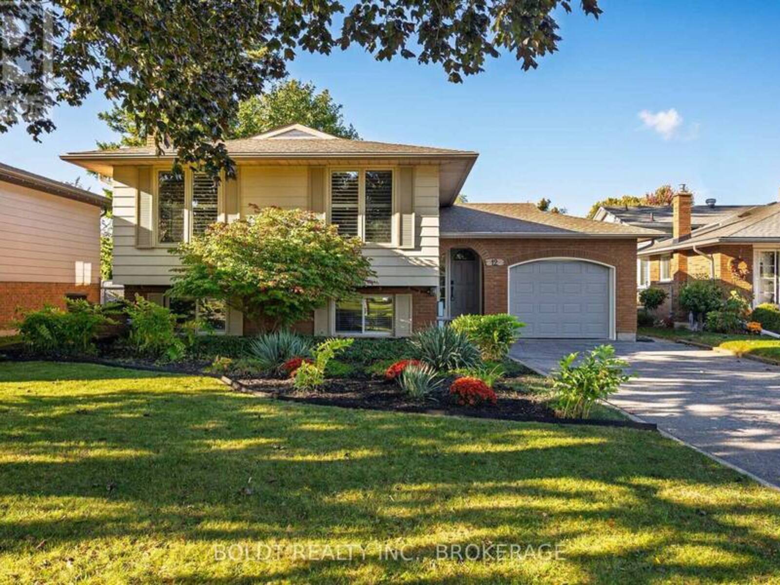 12 BAYSHORE CRESCENT, St. Catharines, Ontario L2N 5Y4