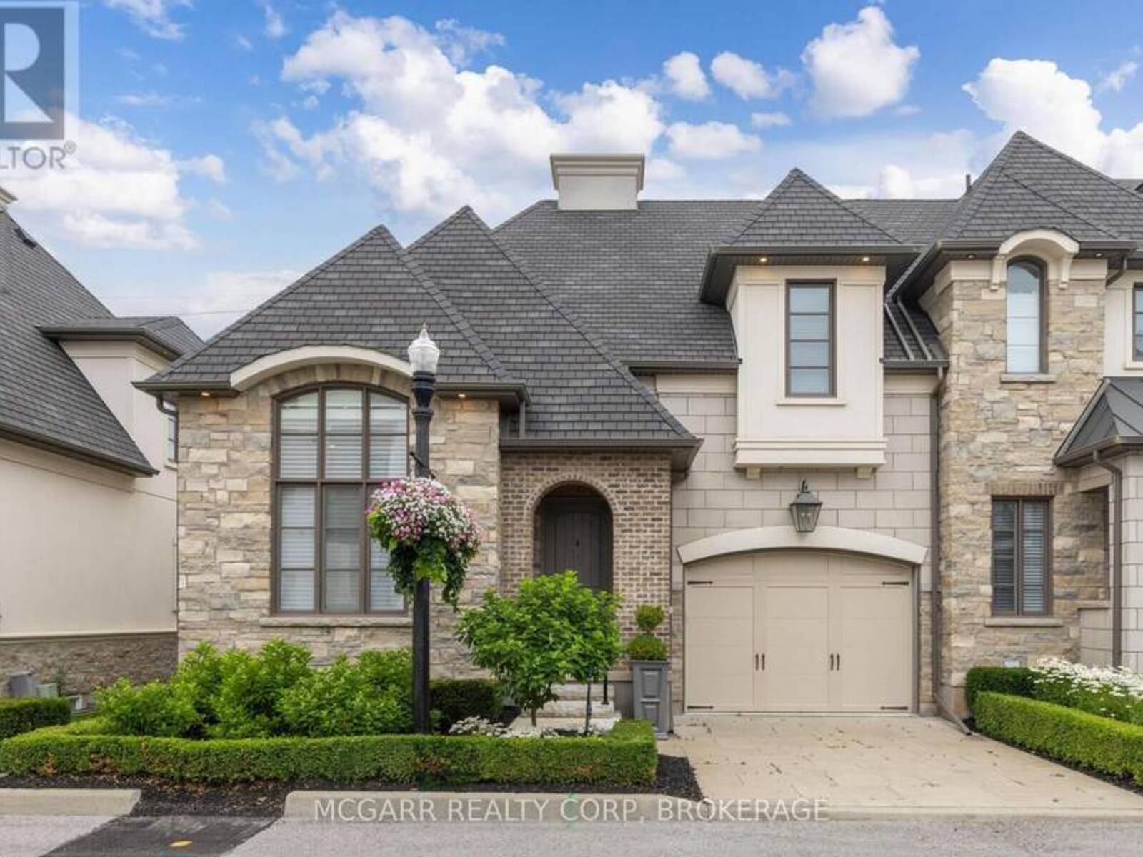 11 ARBOURVALE COMMON, St. Catharines, Ontario L2T 4C5