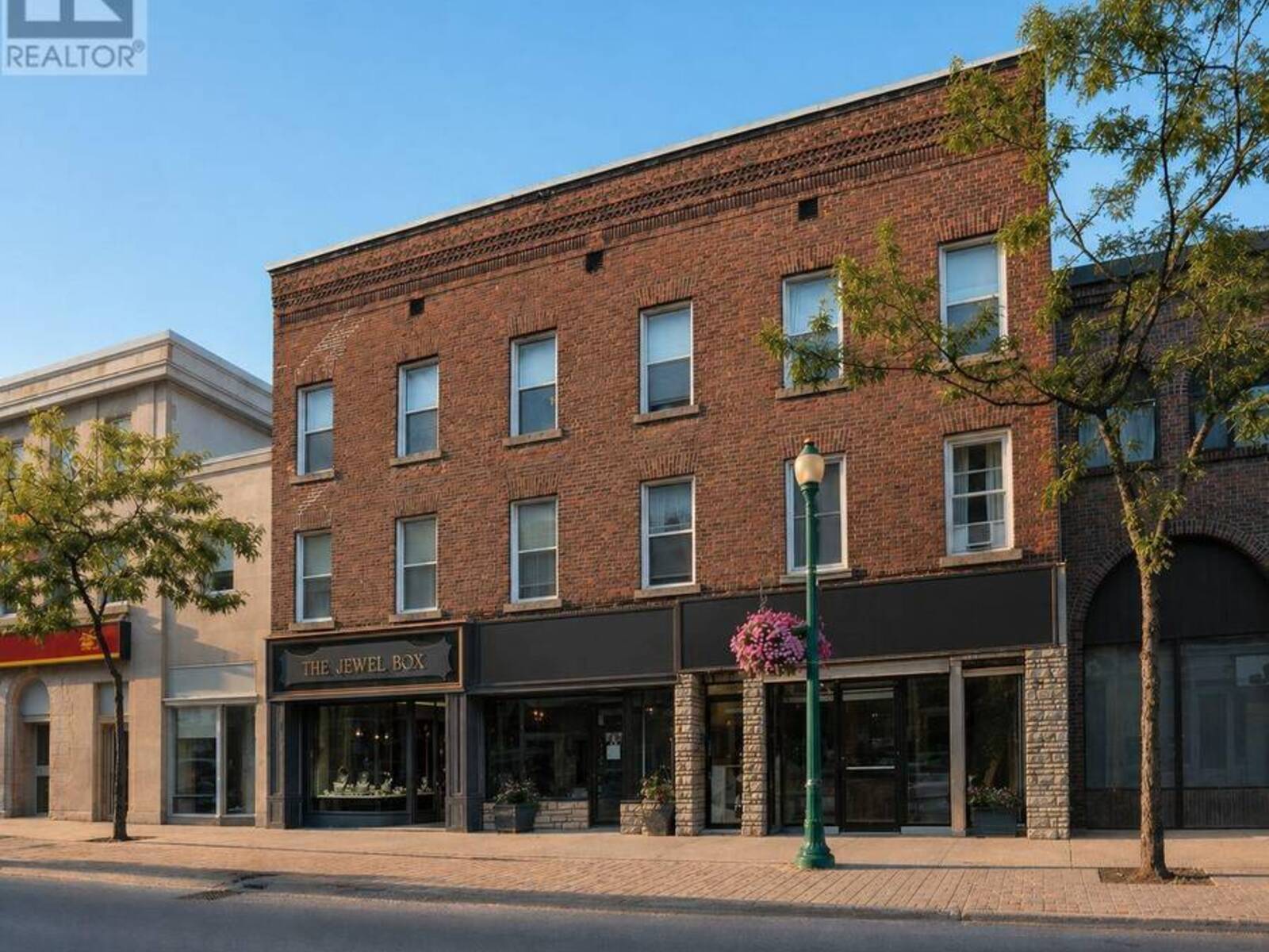 94 KING STREET W, Brockville, Ontario K6V 3P9