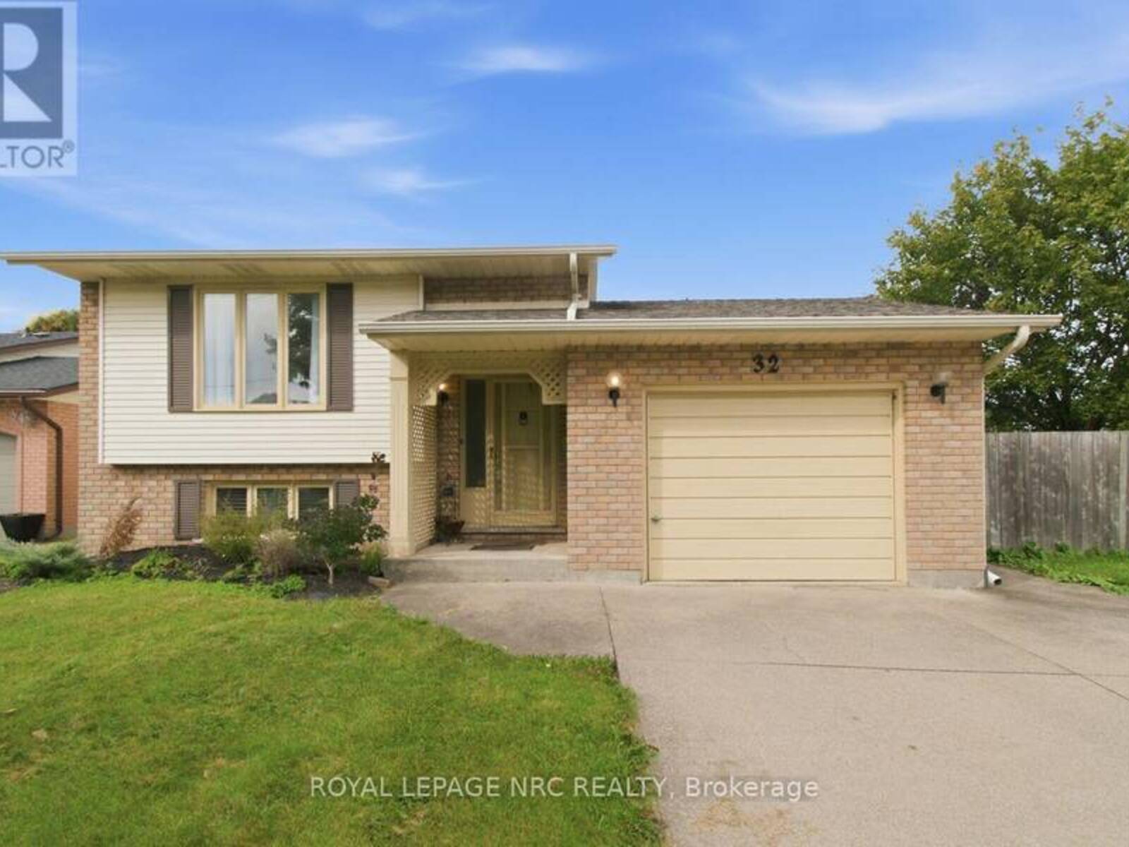 32 CRESTCOMBE ROAD, St. Catharines, Ontario L2S 2J4
