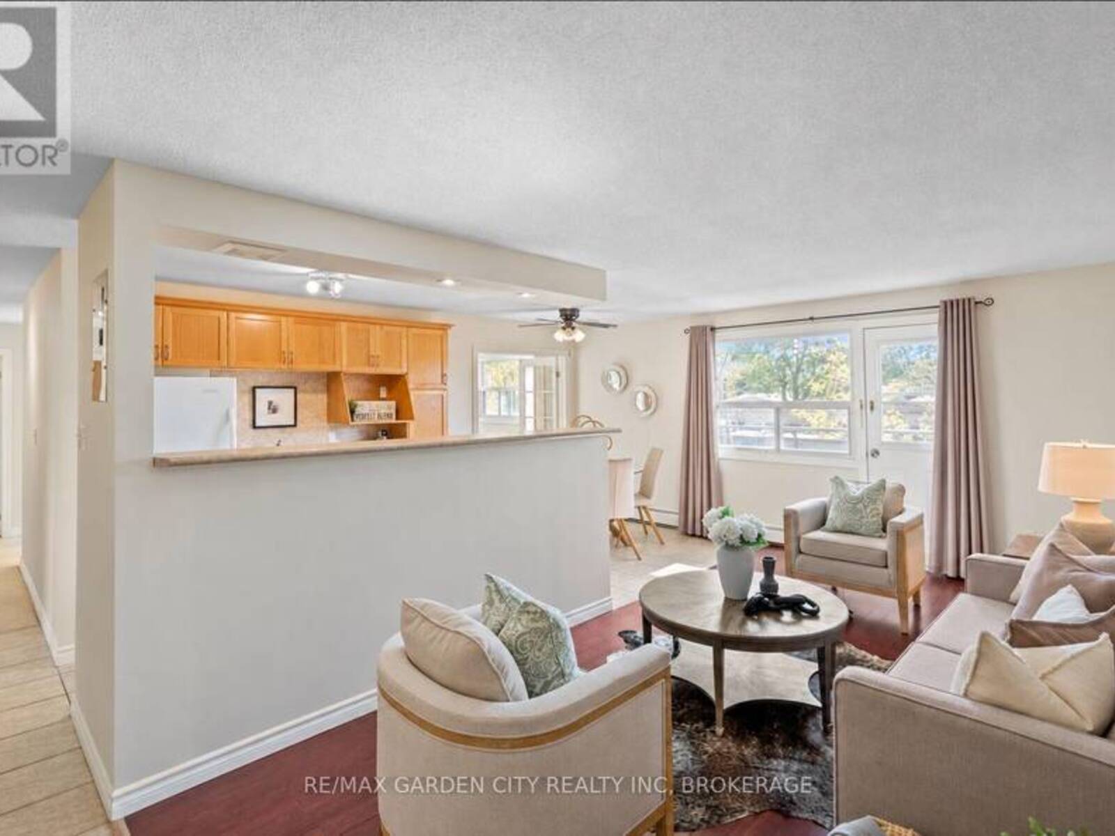 211 - 264 OAKDALE AVENUE, St. Catharines, Ontario L2P 2K4