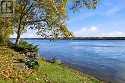 9985 NIAGARA RIVER PARKWAY | Niagara Falls Ontario | Slide Image Two