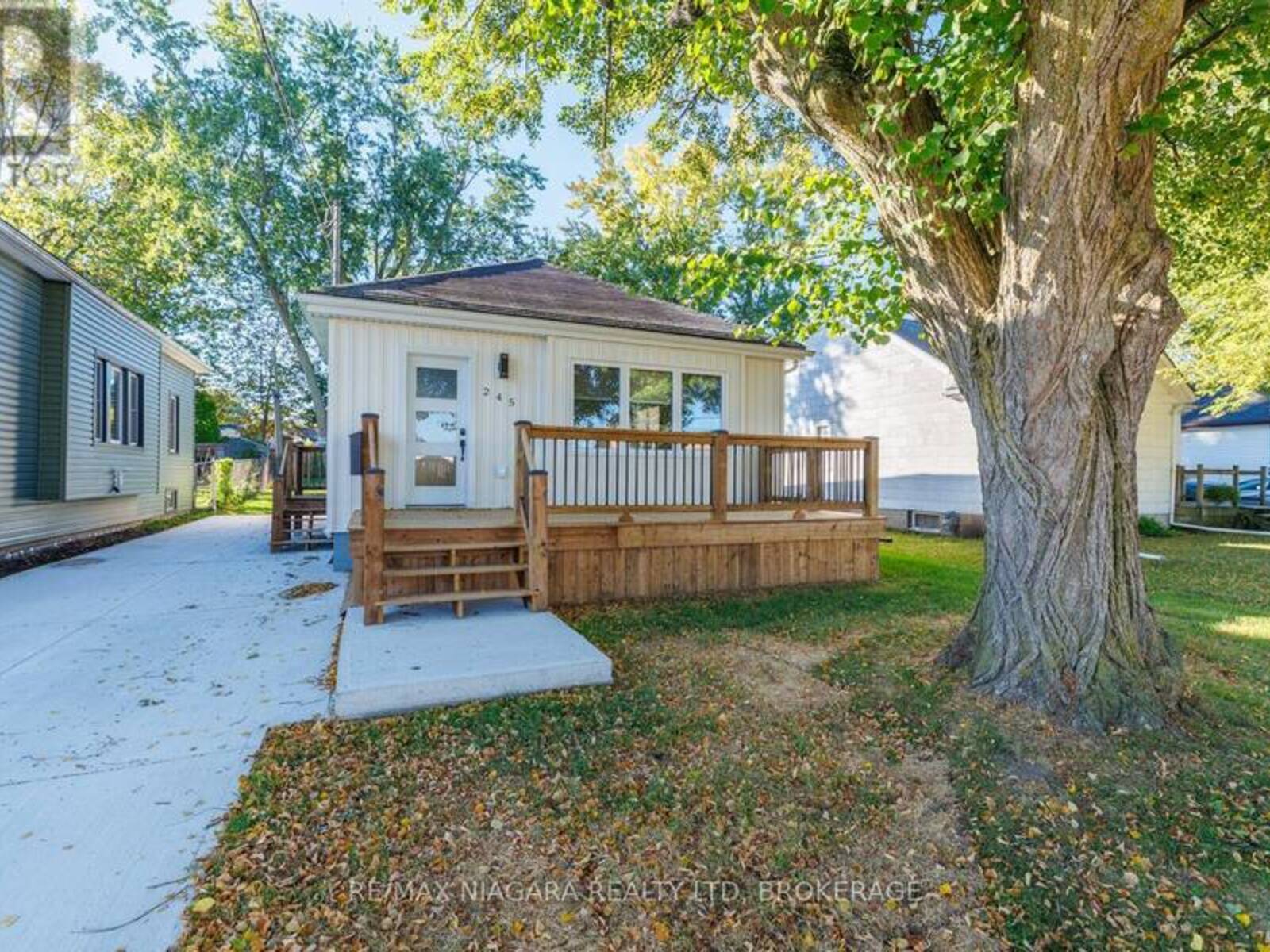 245 BOWEN ROAD, Fort Erie, Ontario L2A 2Y6