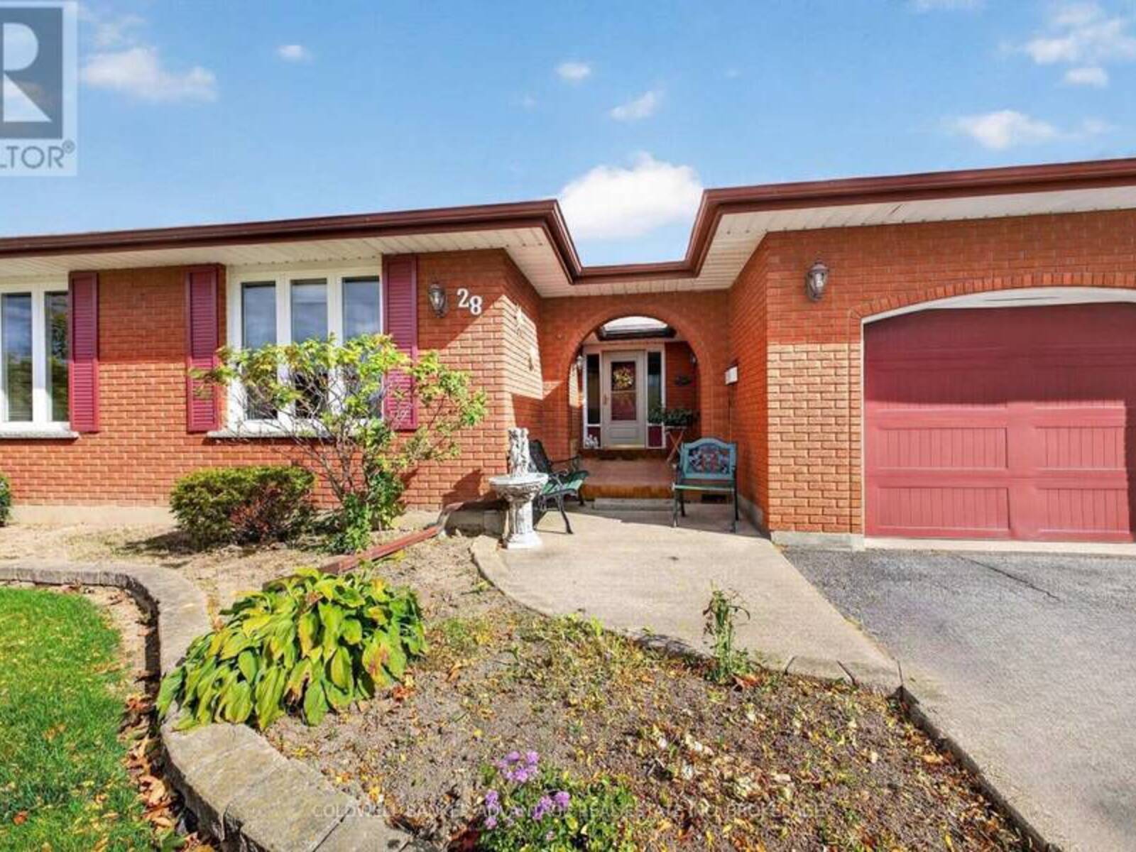 28 GLENPARK COURT, Welland, Ontario L3C 6J9