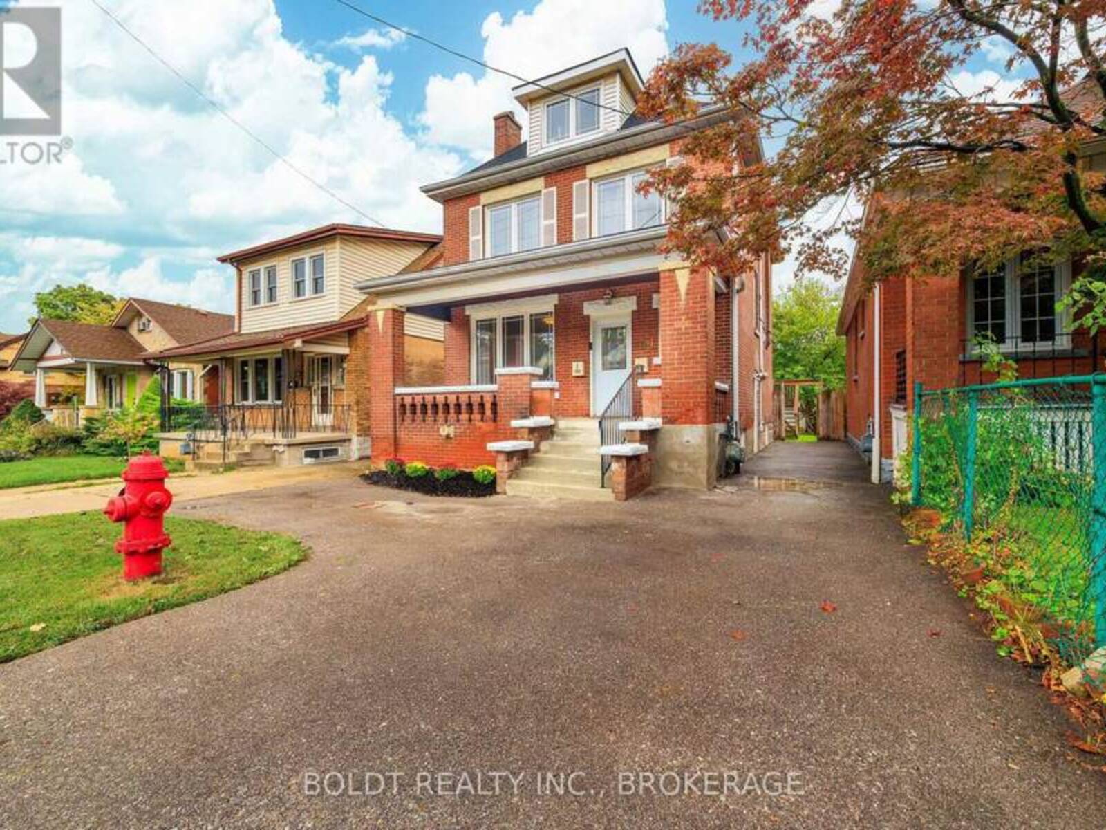 209 ROSSLYN AVENUE S, Hamilton, Ontario L8M 3J6