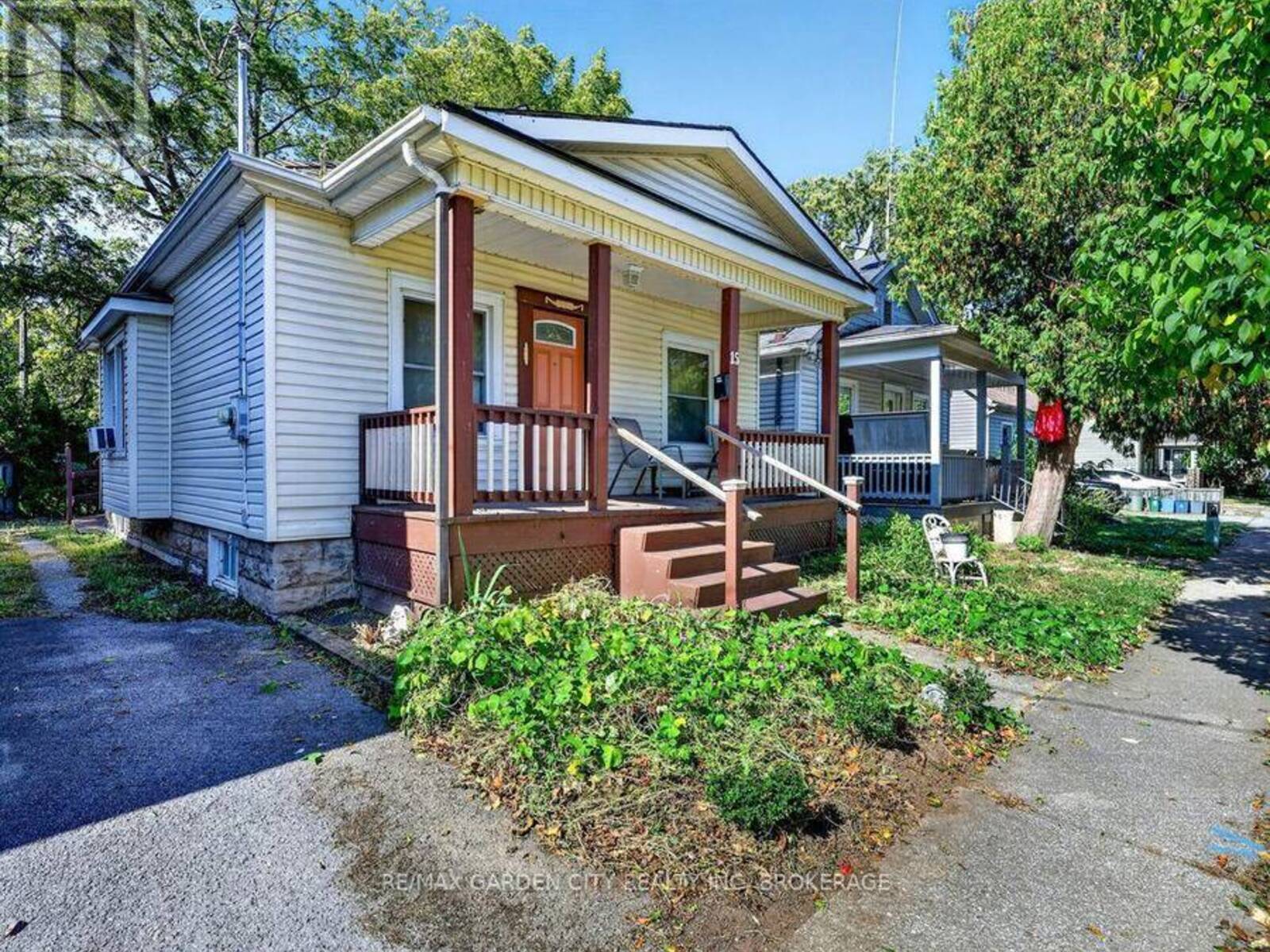 15 RODMAN STREET, St. Catharines, Ontario L2R 5C9