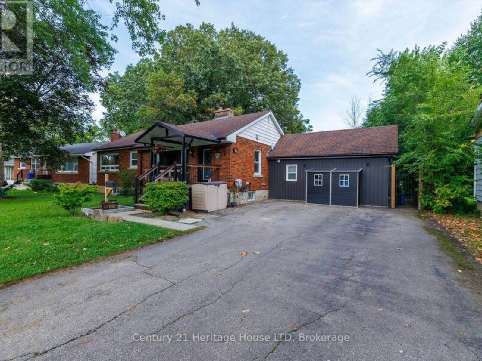 6 GREENOCK CIRCLE, St. Catharines, Ontario L2S 1B4
