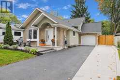 11 FALLINGBROOK DRIVE | Fonthill Ontario | Slide Image One