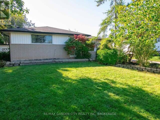 15 KAREN CRESCENT Grimsby Ontario, L3M 2E3 - 3 Bedrooms Home For Sale