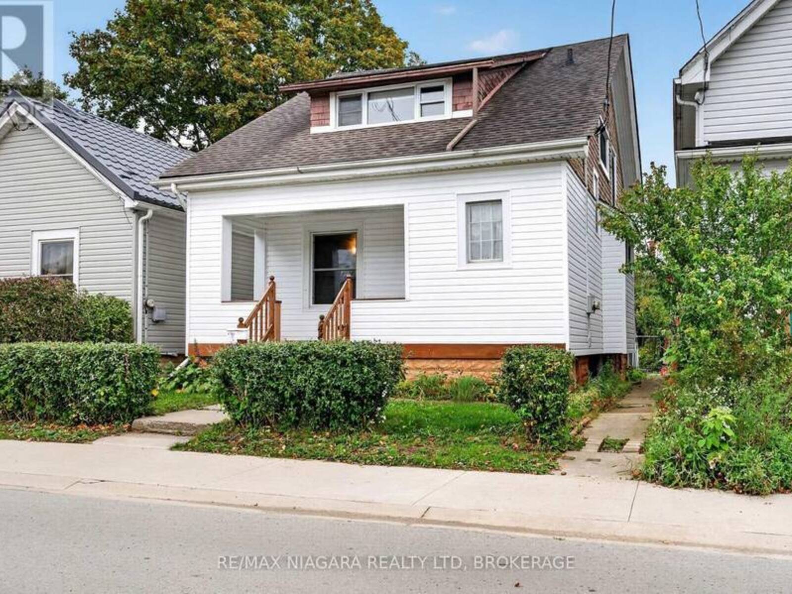 44 LOWELL AVENUE, St. Catharines, Ontario L2R 2E1