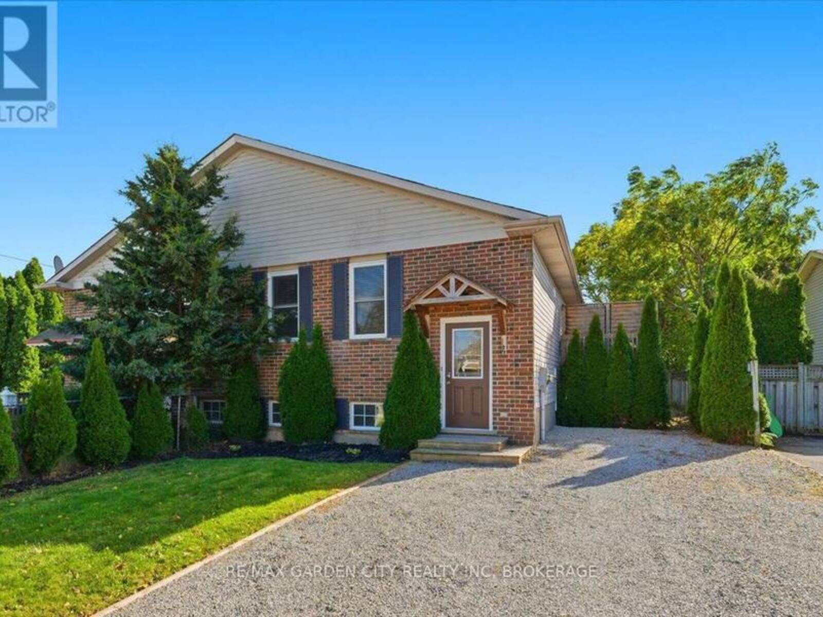 4 FOX TRAIL DRIVE, St. Catharines, Ontario L2S 3T7