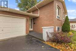 24 HUNTINGTON CIRCLE | Welland Ontario | Slide Image Three