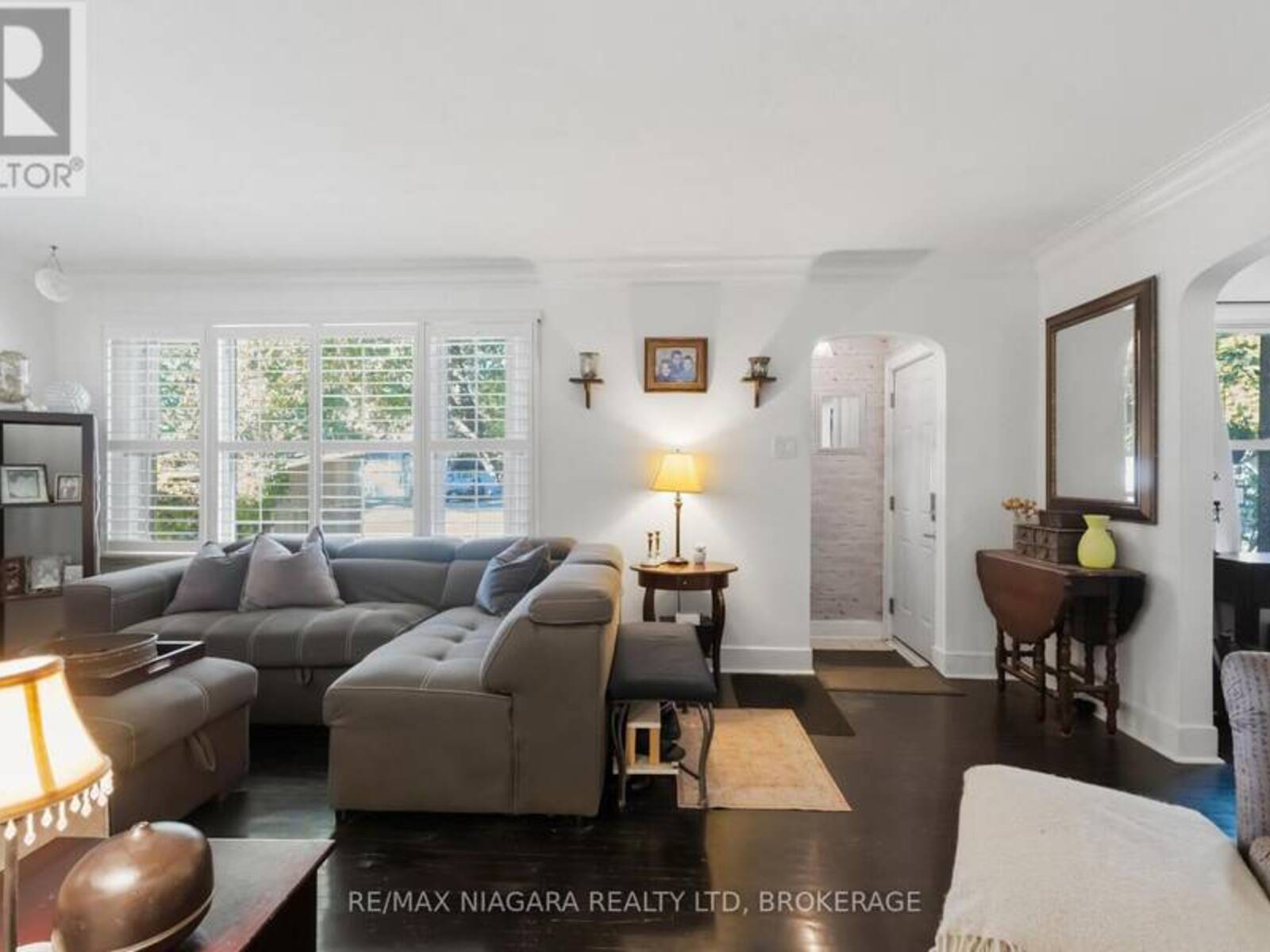 4 WALKER AVENUE, St. Catharines, Ontario L2N 3L6
