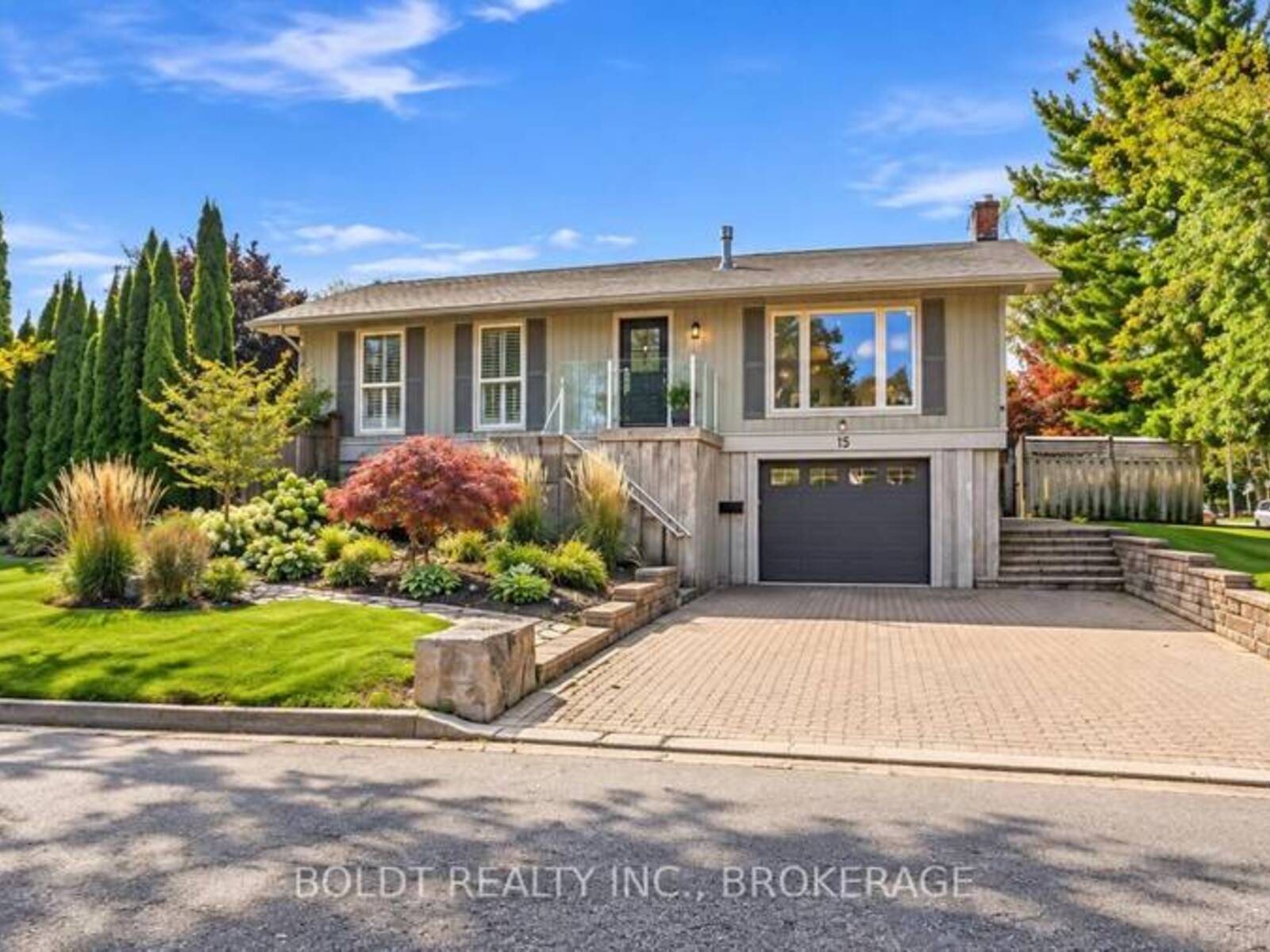 15 THE CEDARS STREET, St. Catharines, Ontario L2M 6M7