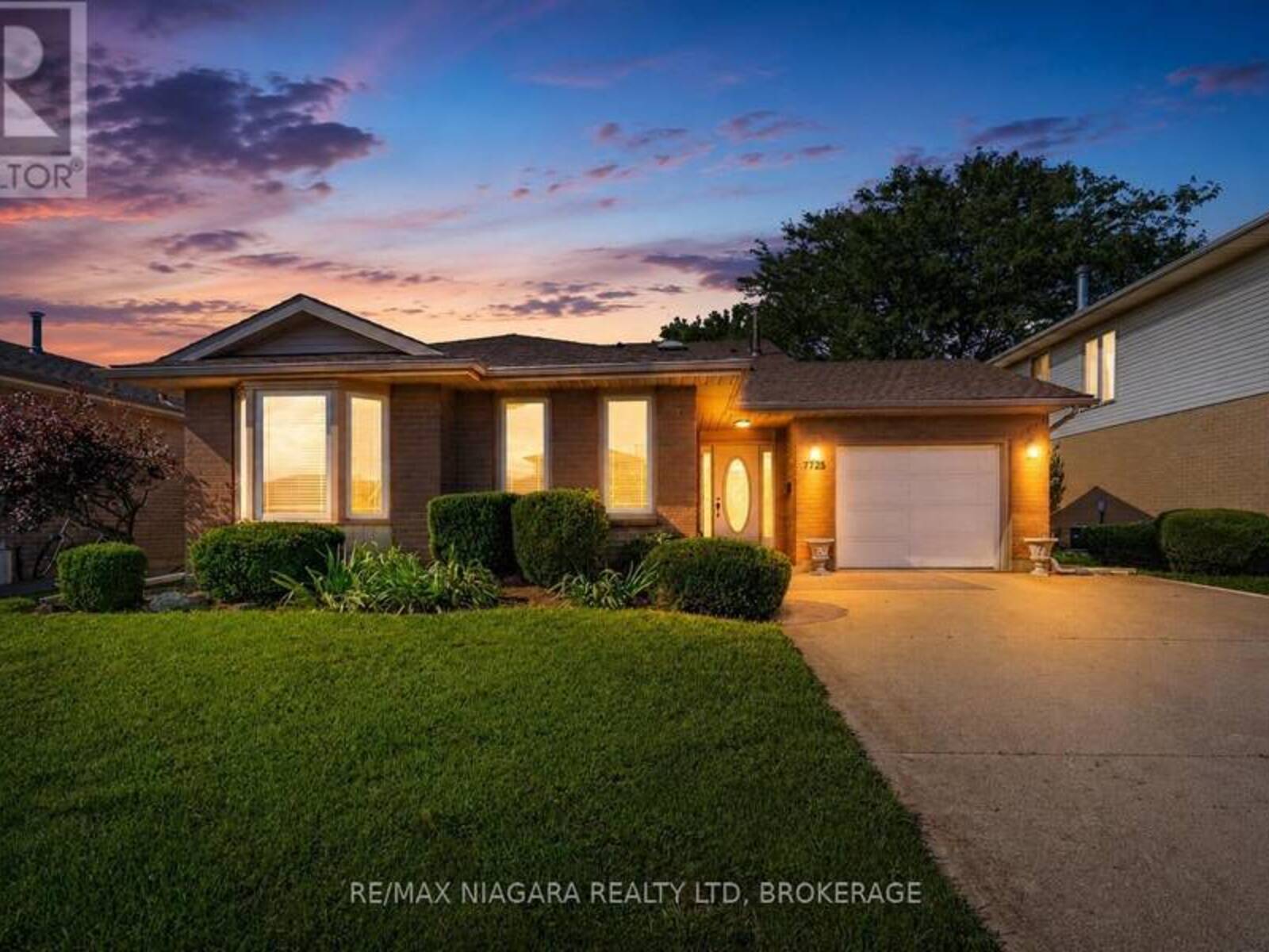 7725 SWAN STREET, Niagara Falls, Ontario L2H 2P7