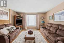 8372 MUNDARE CRESCENT | Niagara Falls Ontario | Slide Image Four