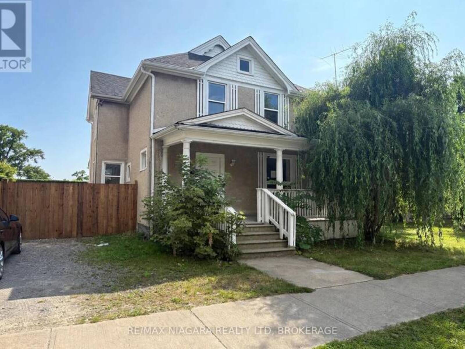 100 QUEENSTON STREET, St. Catharines, Ontario L2R 2Z3