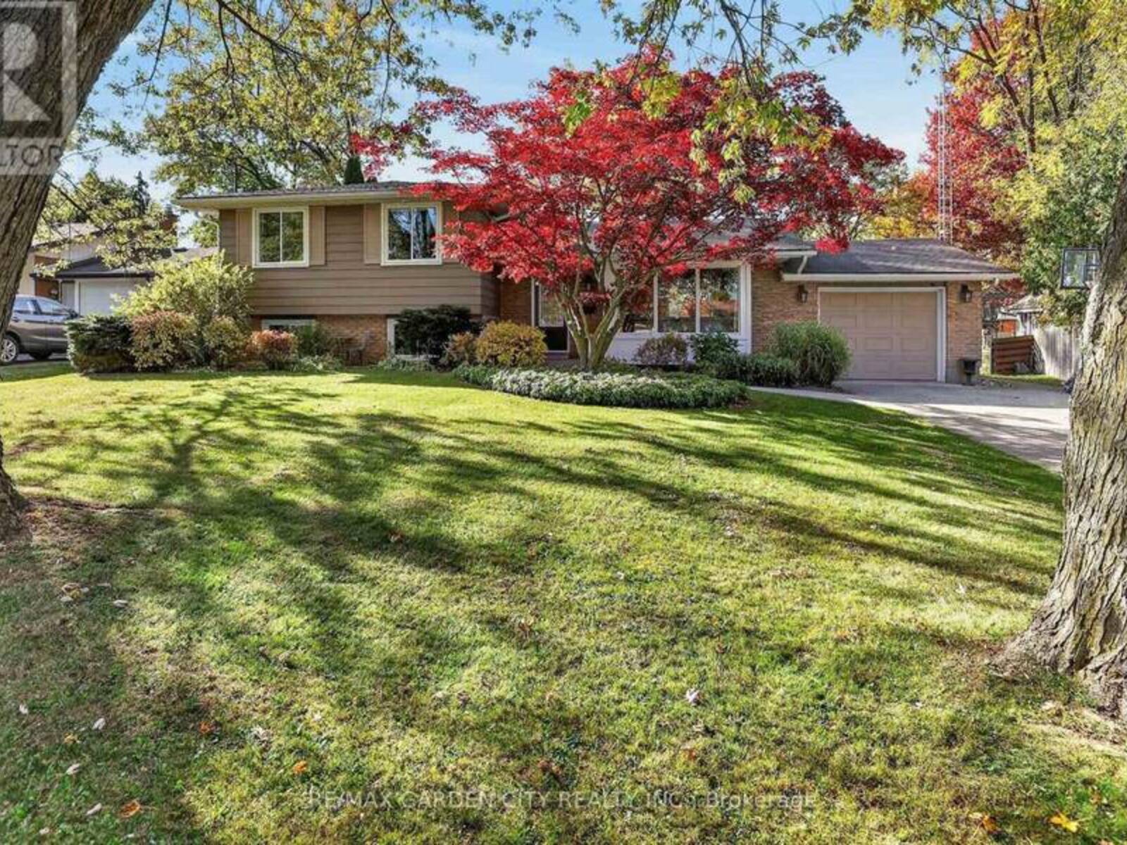 2 PARKDALE CRESCENT, Fonthill, Ontario L3E 0K6