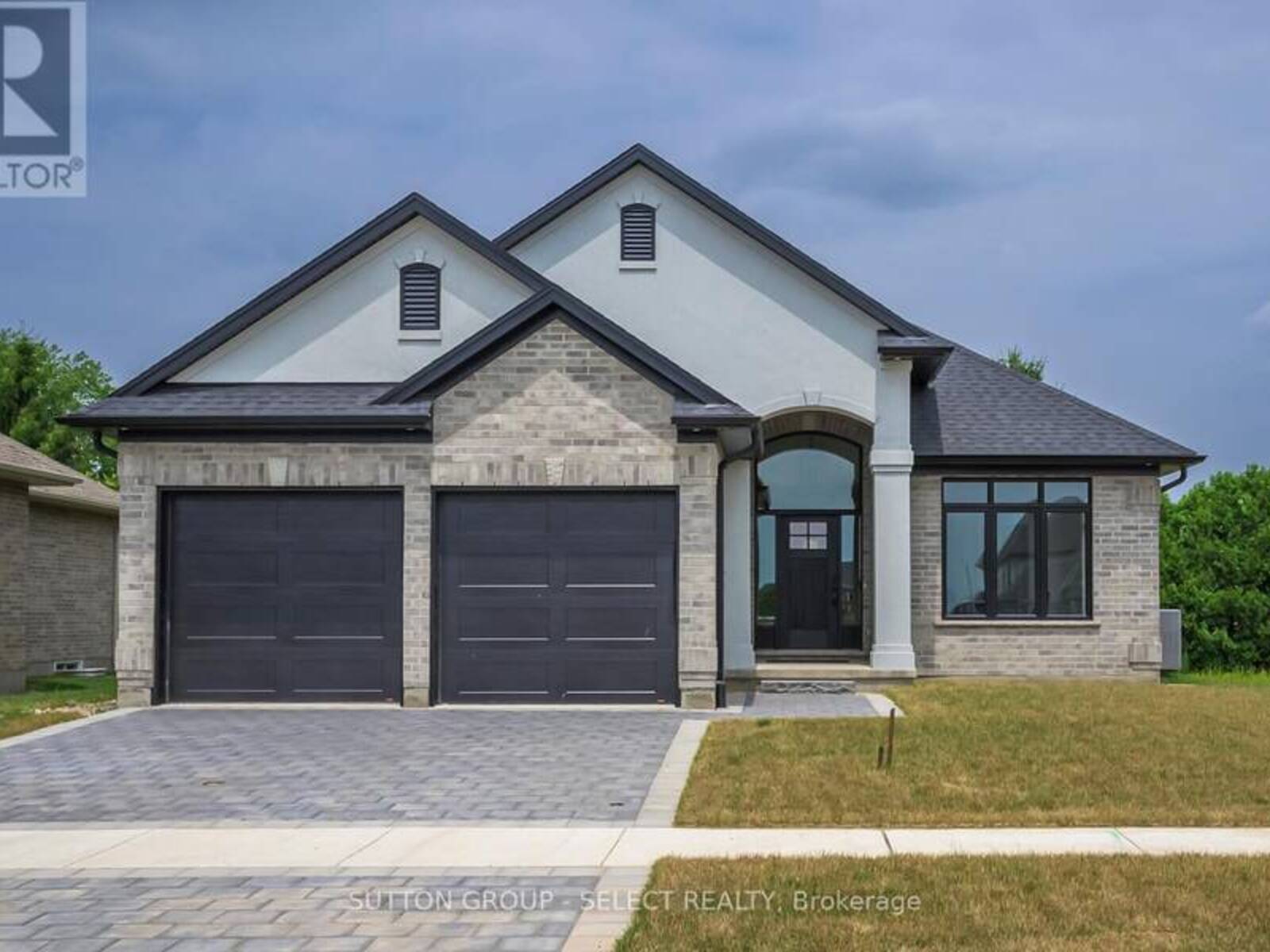 17 SPRUCE CRESCENT, Parkhill, Ontario N0M 2K0