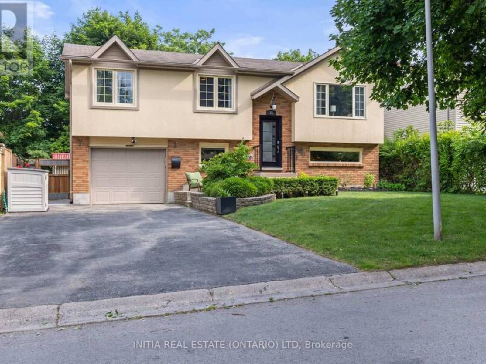 35 PAPERBIRCH CRESCENT, London, Ontario N6G 1L8