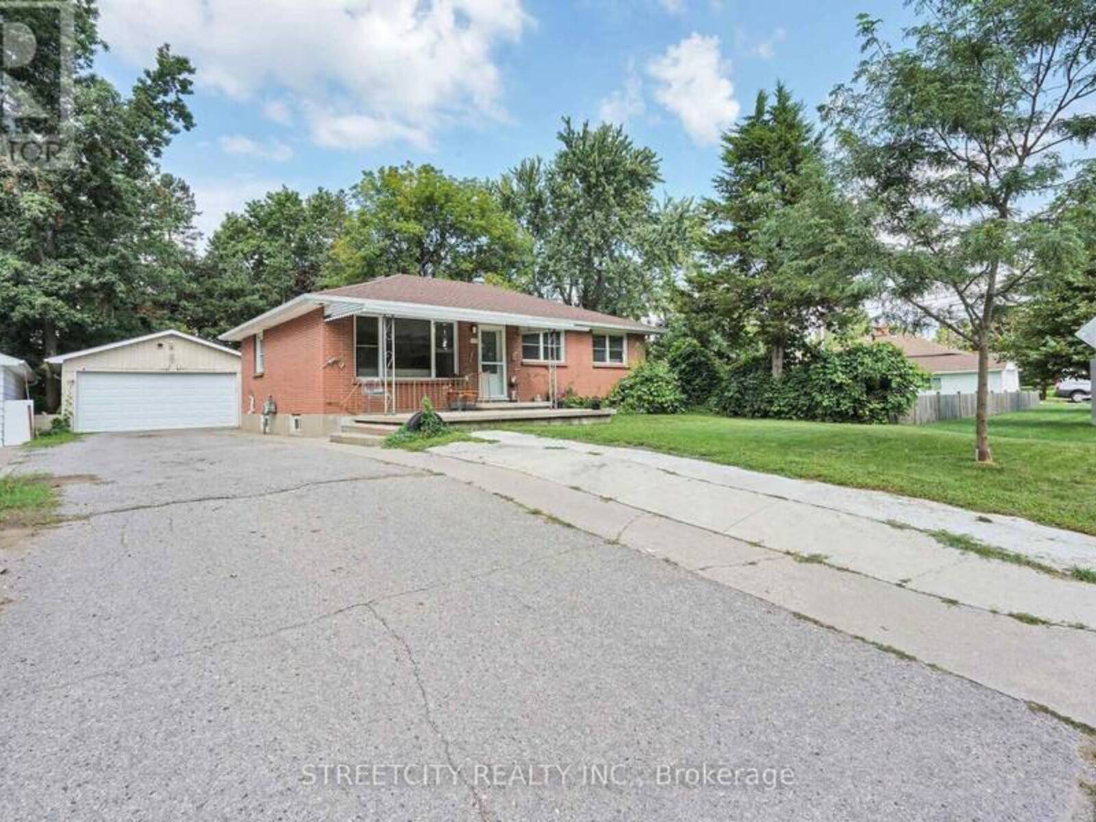 1314 HILLCREST AVENUE, London, Ontario N5Y 4N5