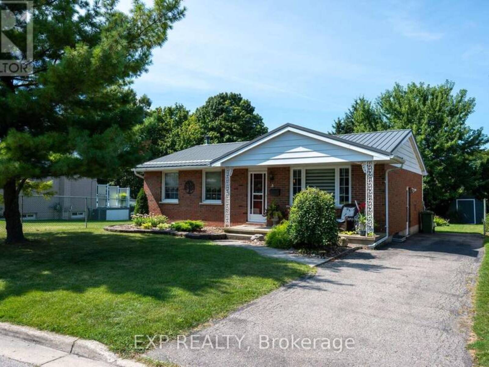 4 ALDBOROUGH AVENUE, St. Thomas, Ontario N5R 5M2