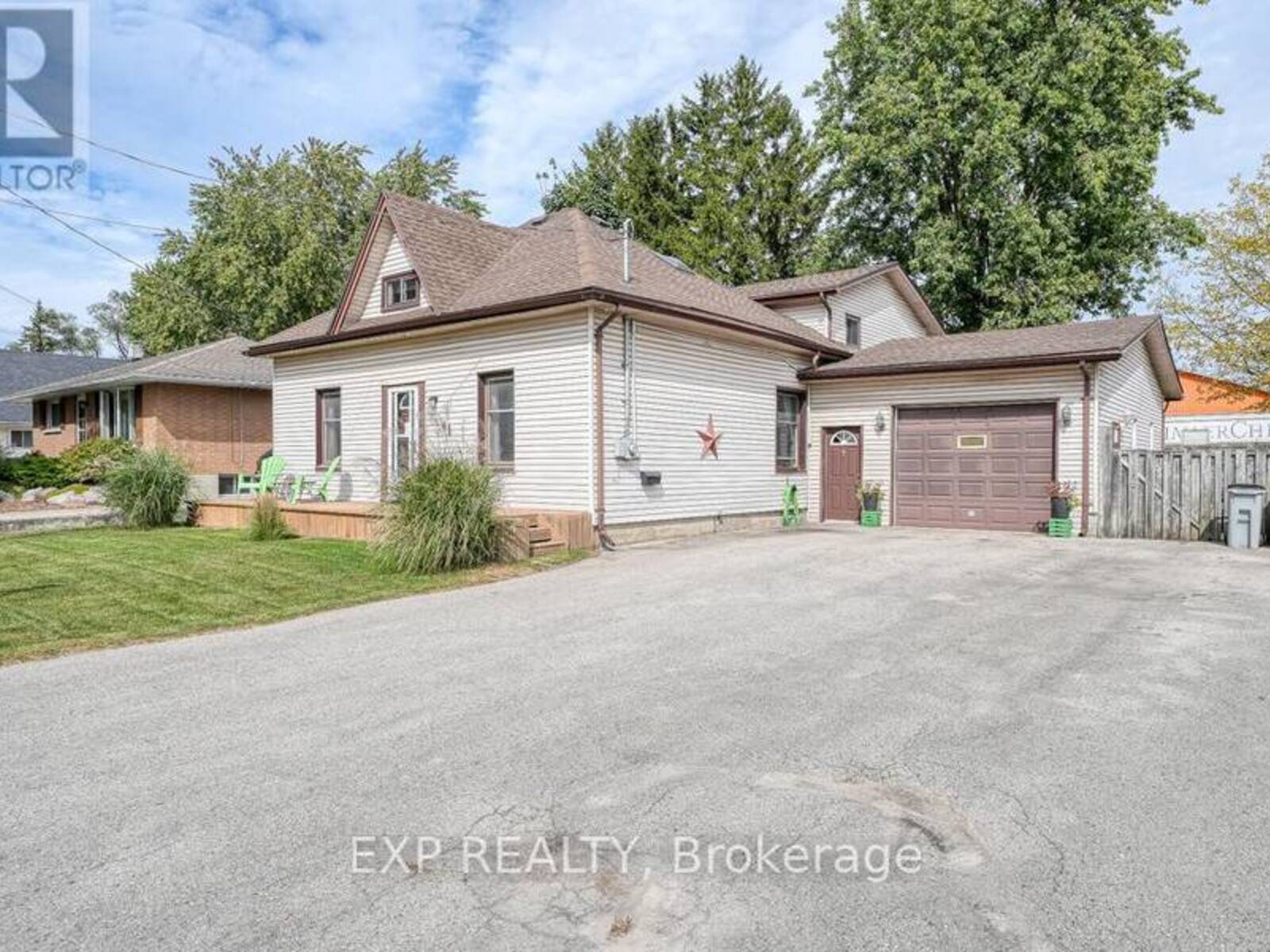 41 QUEEN STREET, Strathroy-Caradoc, Ontario N7G 2H5