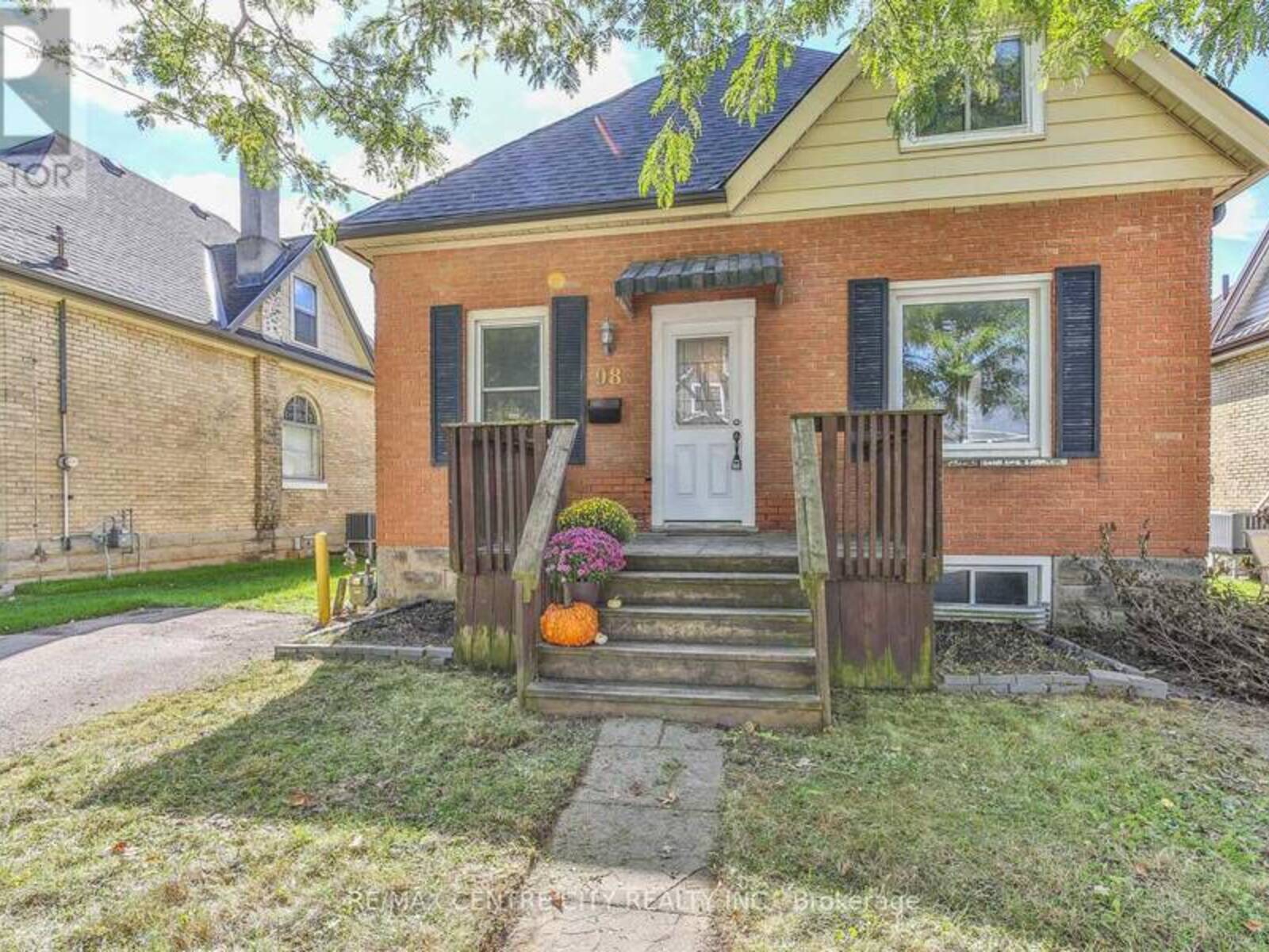 98 MALAKOFF STREET, St. Thomas, Ontario N5P 1M4