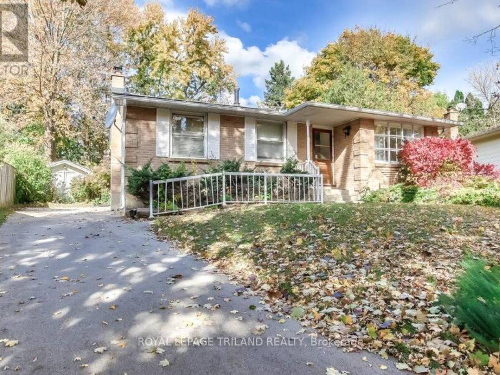 121 PAPERBIRCH CRESCENT, London, Ontario N6G 1L8