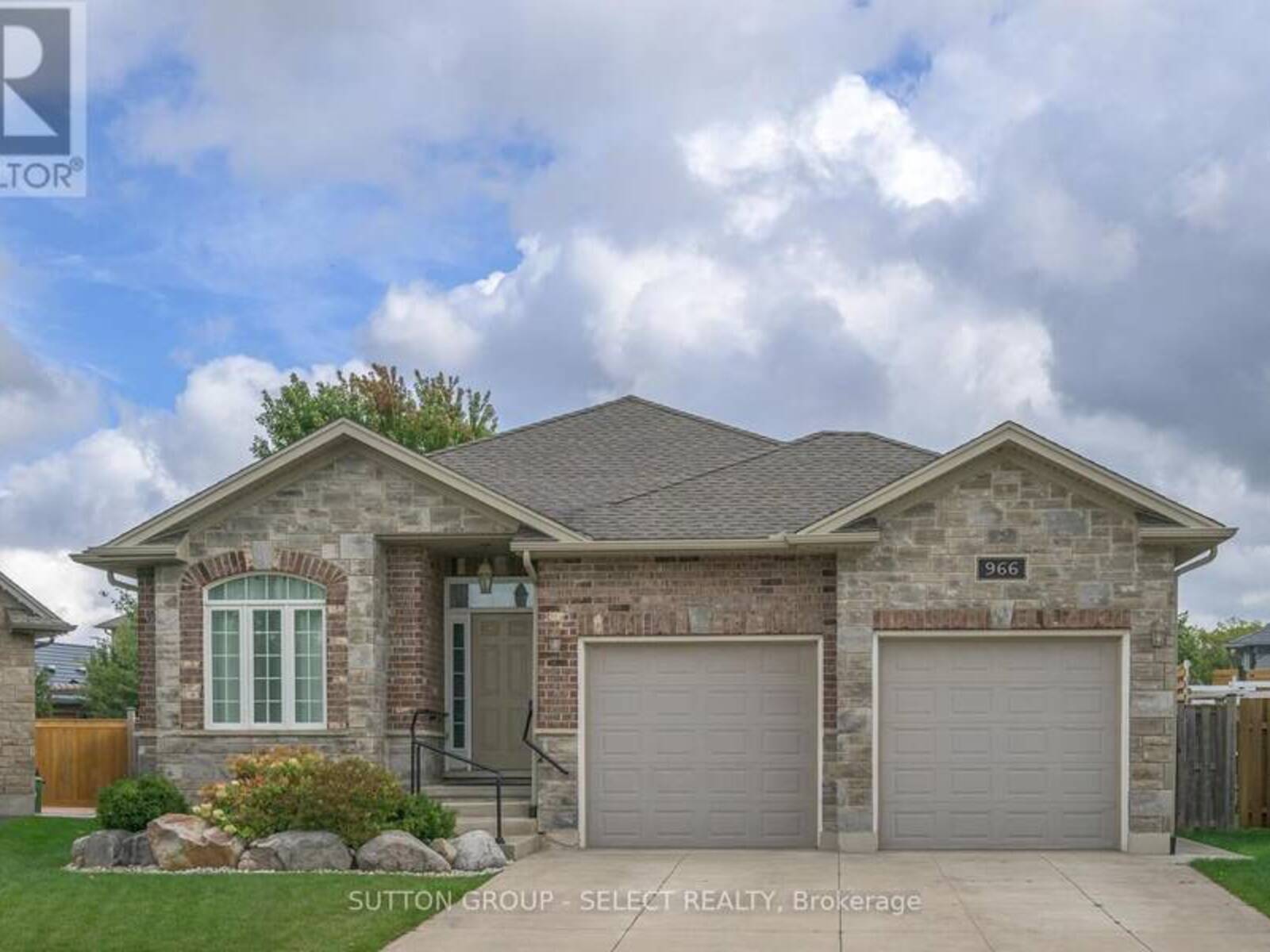 966 MOY CRESCENT, London, Ontario N6G 0B6