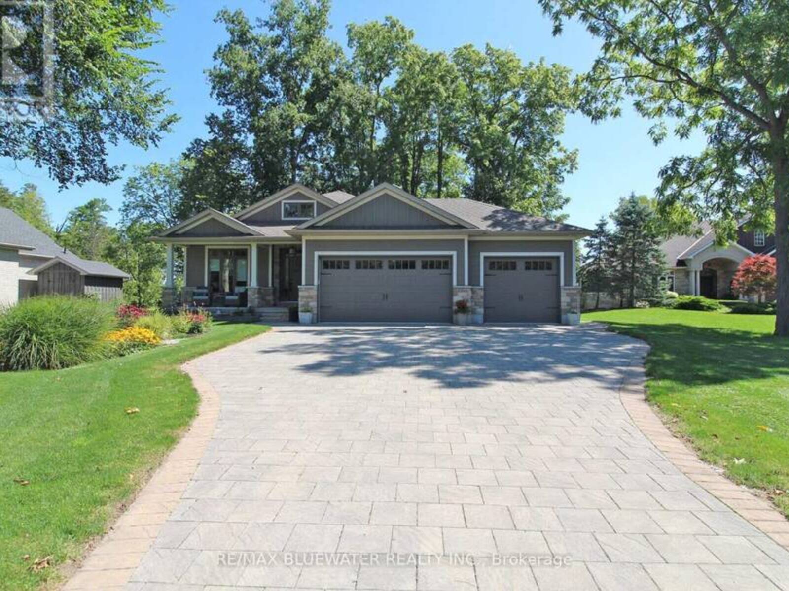 10138 MERRYWOOD DRIVE, Grand Bend, Ontario N0M 1T0