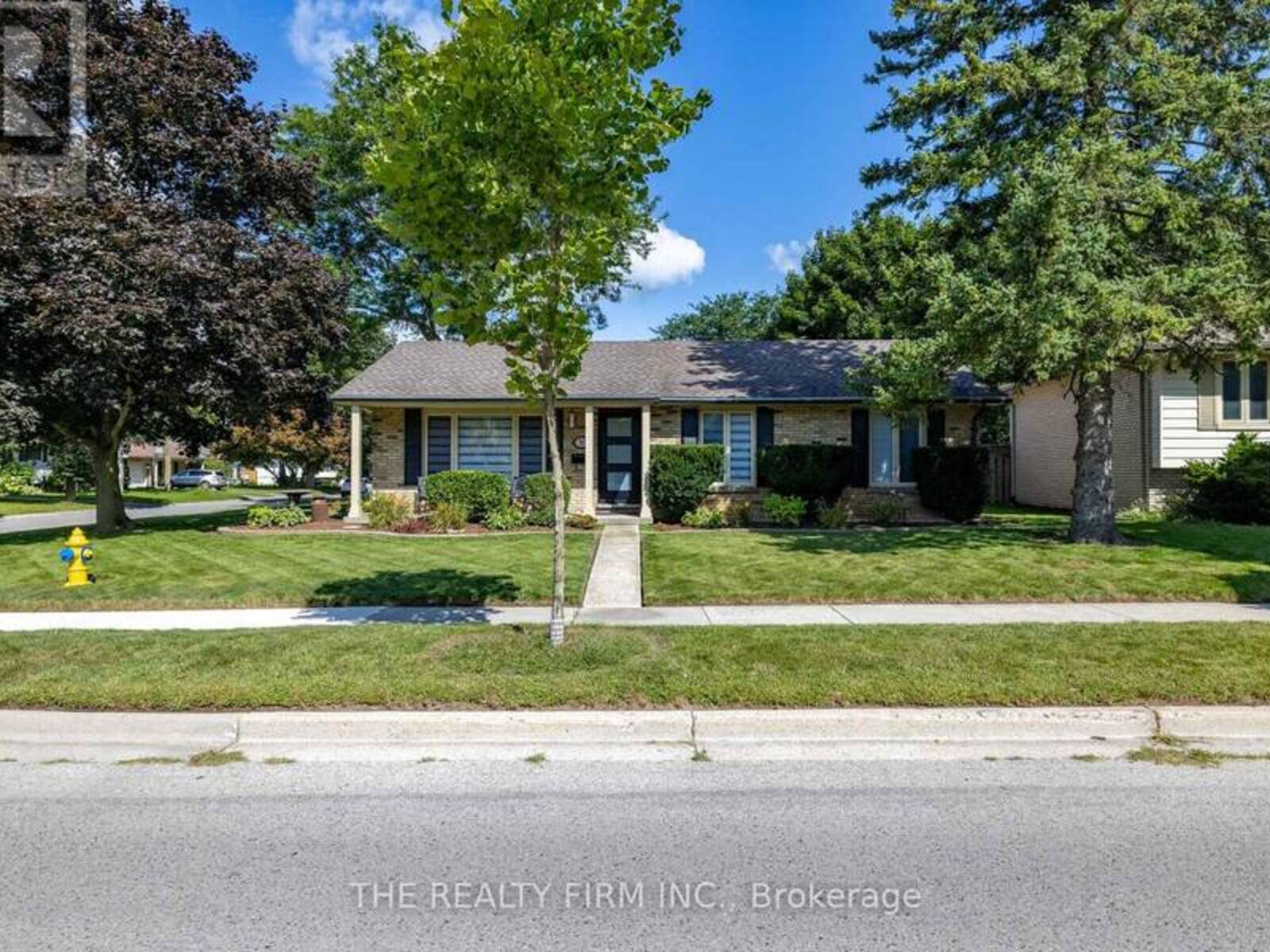 30 MCLEAN DRIVE, London, Ontario N5X 1Y3