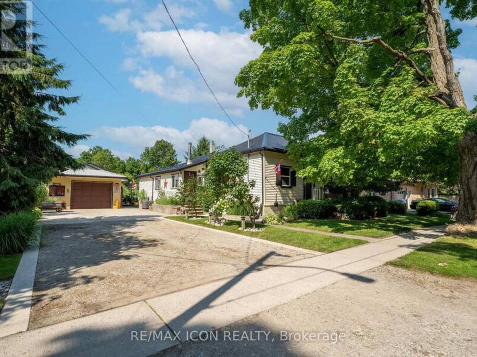 258 ANNA STREET S, North Middlesex, Ontario N0M 2K0