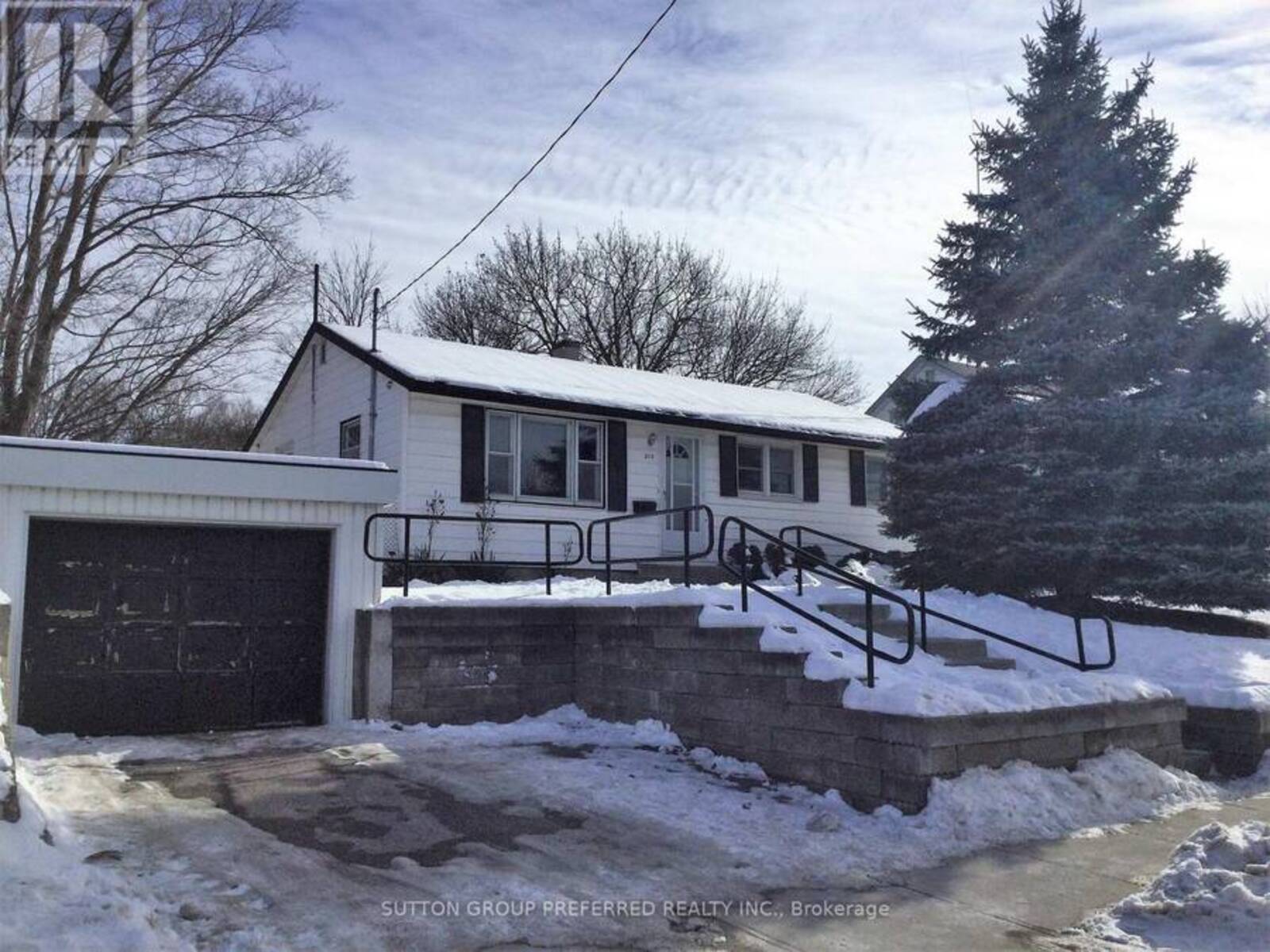 215 CHARLES STREET W, Ingersoll, Ontario N5C 2M4