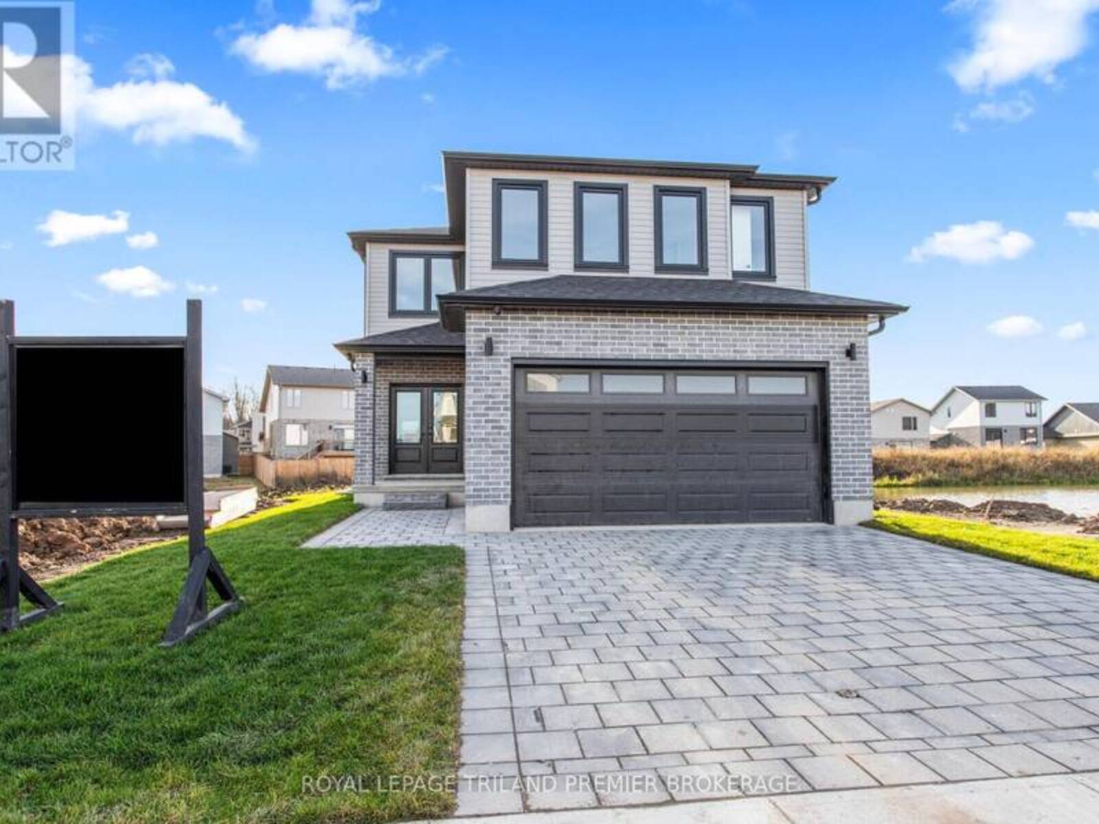 258 HESSELMAN CRESCENT, London, Ontario N6M 0K3