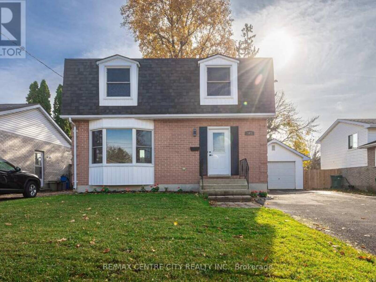 565 ELM STREET, St. Thomas, Ontario N5R 1K6