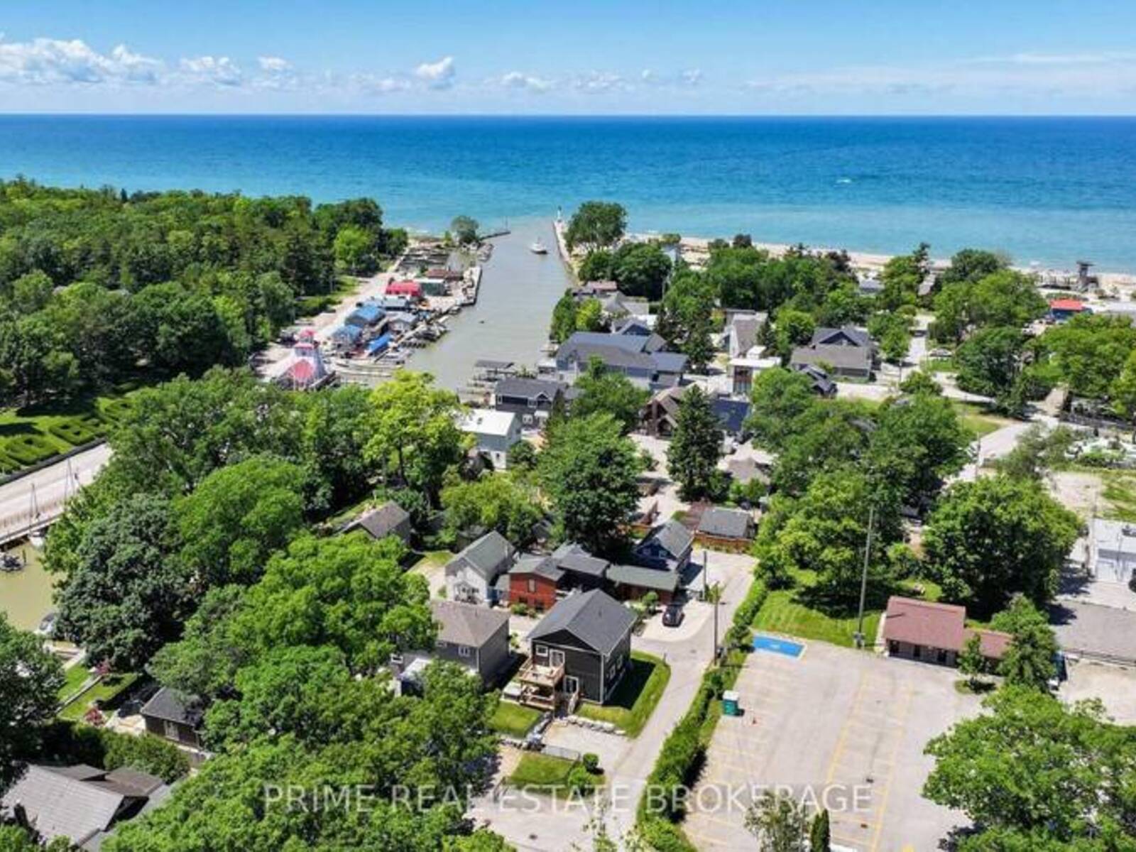 11 EILBER STREET, Grand Bend, Ontario N0M 1T0