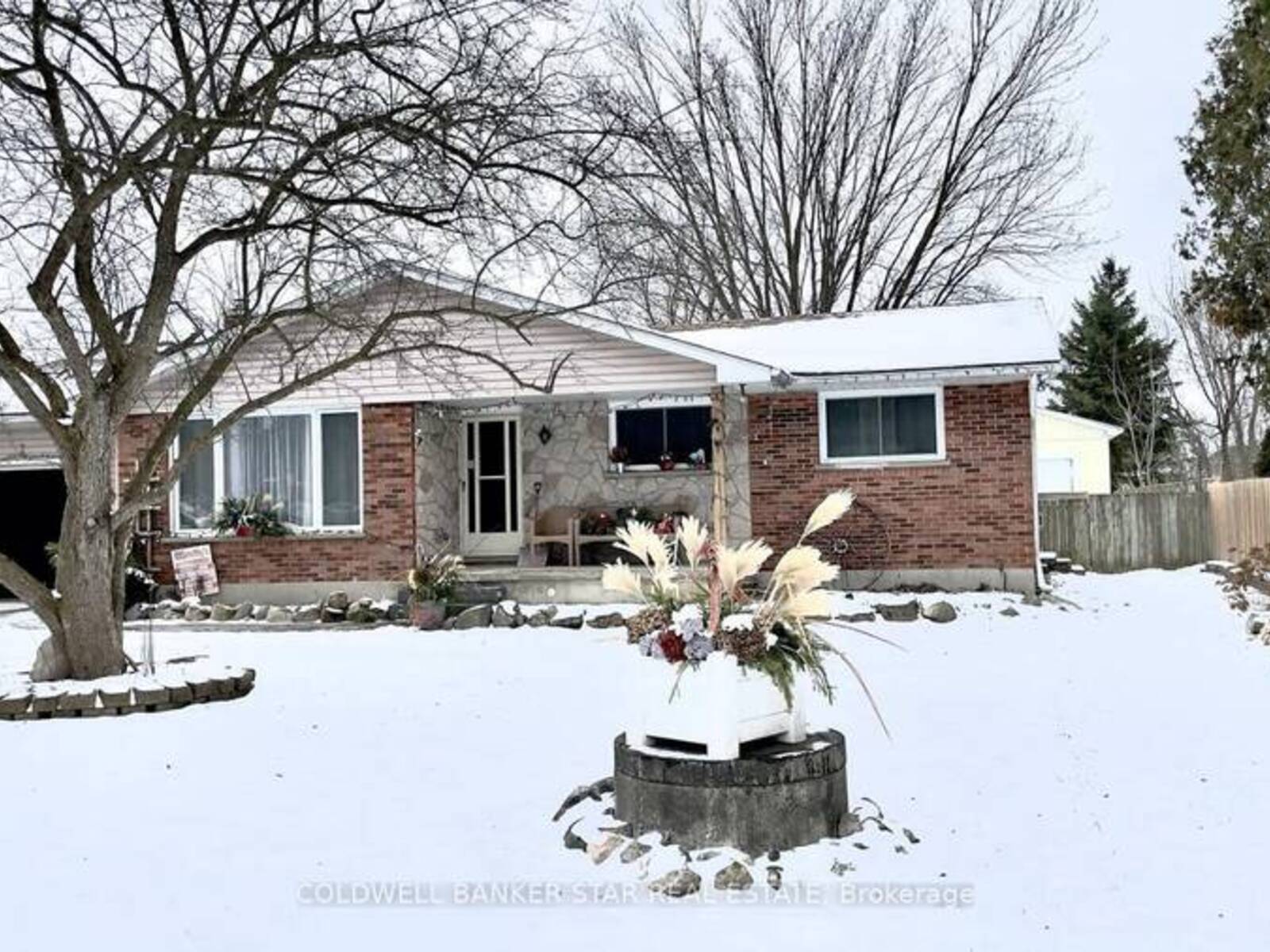 1 EAST WILLIAMS STREET, North Middlesex, Ontario N0M 1A0