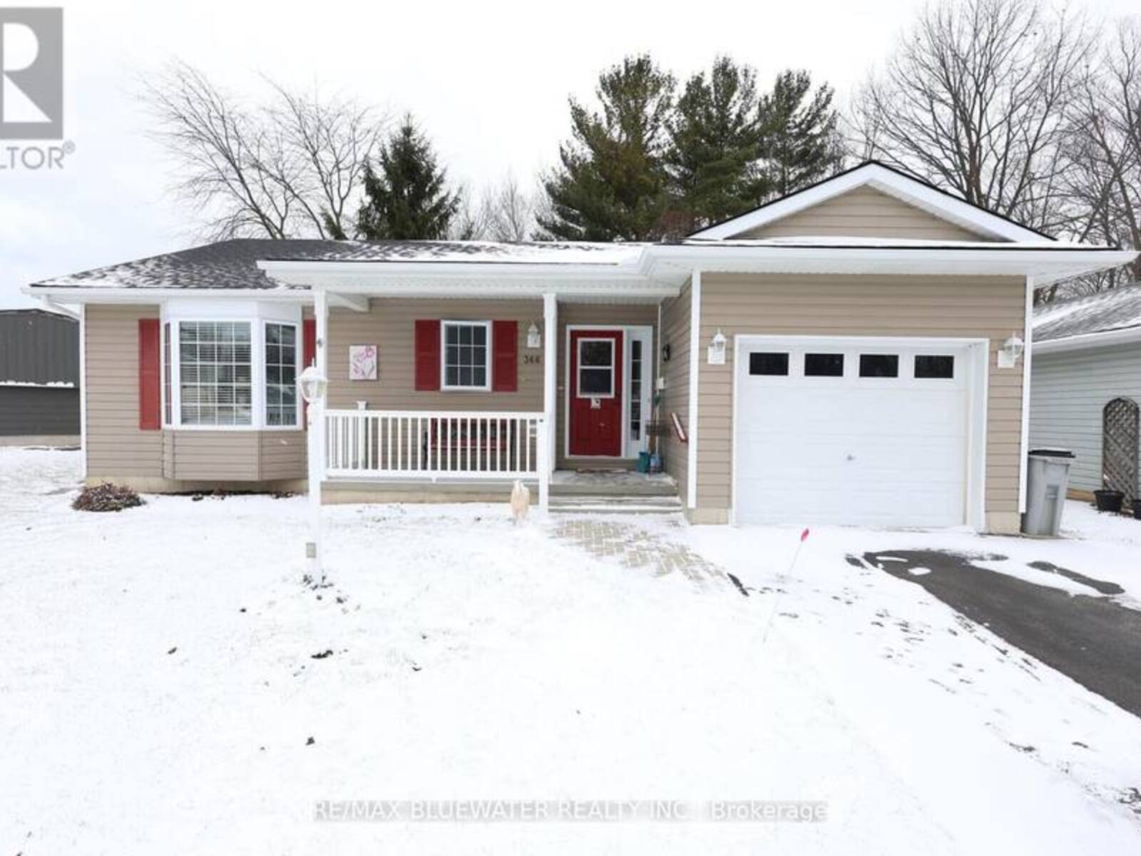 366 SHANNON BOULEVARD, Grand Bend, Ontario N0M 1T0