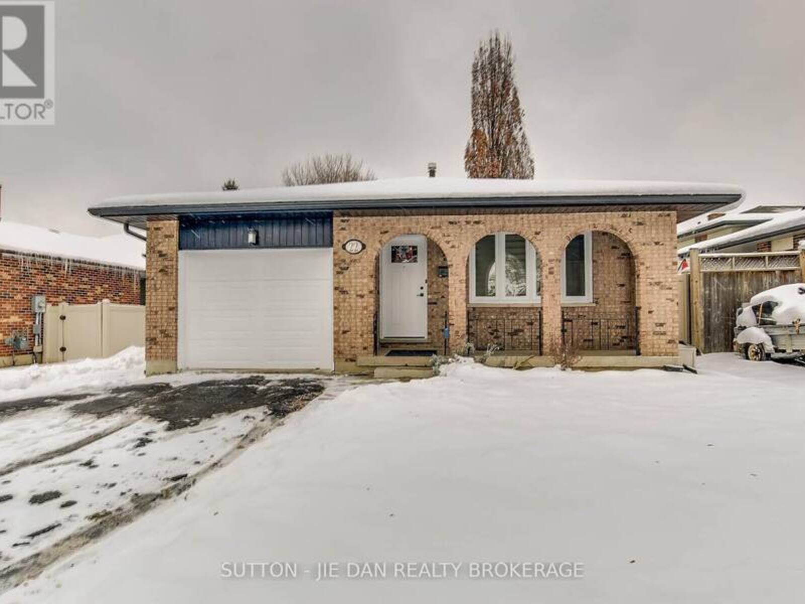 22 MURIEL CRESCENT, London, Ontario N6E 2K5