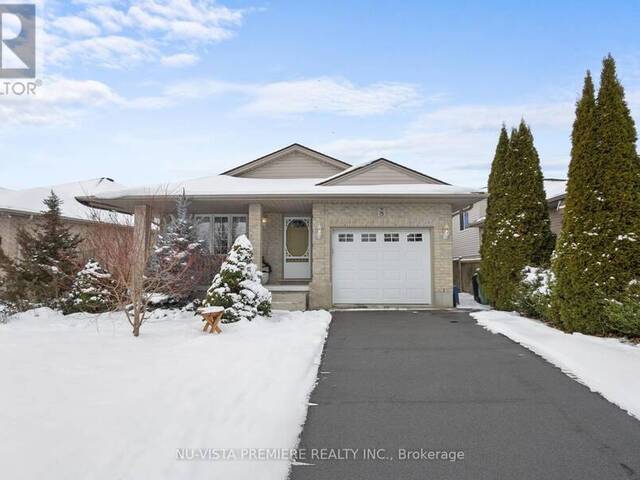 8 LINDEN LANE St. Thomas Ontario, N5P 4M4