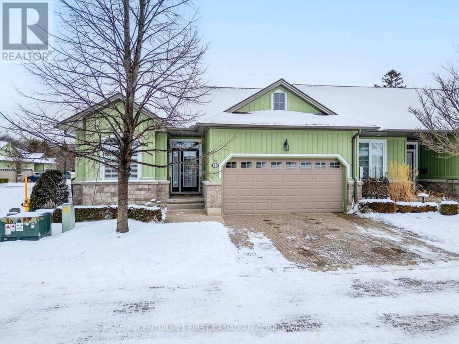 14 OAKWOOD LINKS LANE, Grand Bend, Ontario N0M 1T0